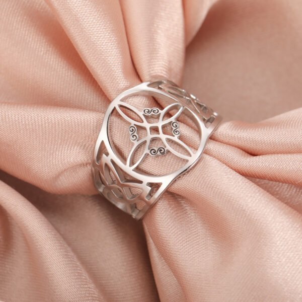 Witch Knot Ring
